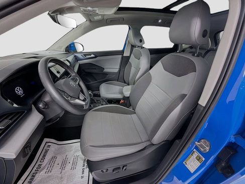 Certified 2023 Volkswagen Taos SE w/ Panoramic Sunroof Package image 21