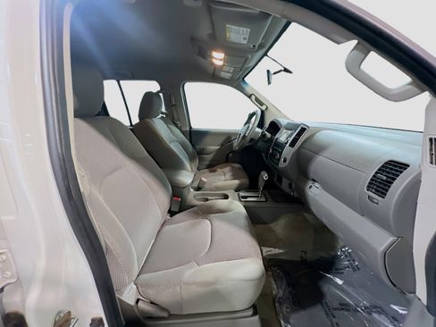 Used 2016 Nissan Frontier SV AWD/4WD image 18