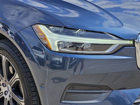Used 2018 Volvo XC60 T5 Momentum w/ Vision Package image 11