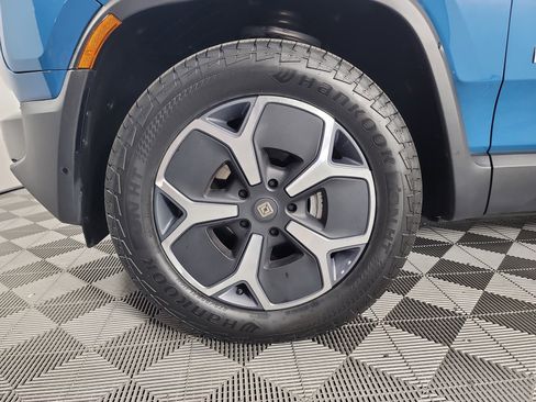 Used 2024 Rivian R1S Adventure AWD/4WD image 9