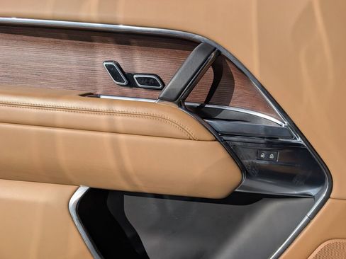 Used 2023 Land Rover Range Rover SE image 16