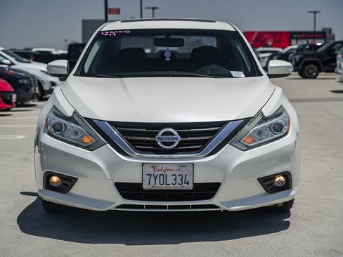 Used 2016 Nissan Altima 2.5 SV w/ Convenience Package FWD image 4