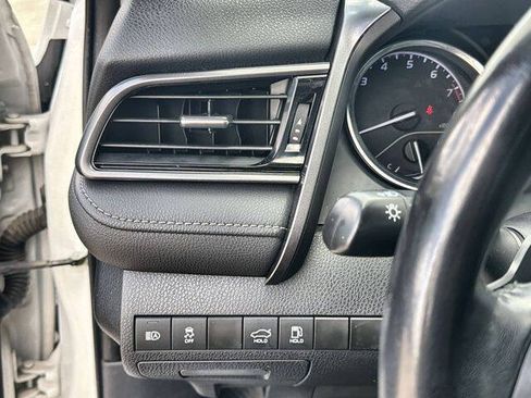 Used 2019 Toyota Camry SE FWD image 17