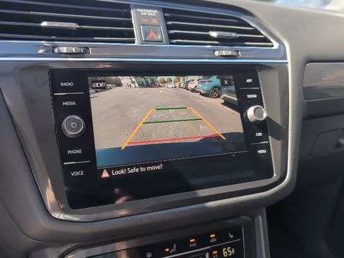 Used 2022 Volkswagen Tiguan SE image 18