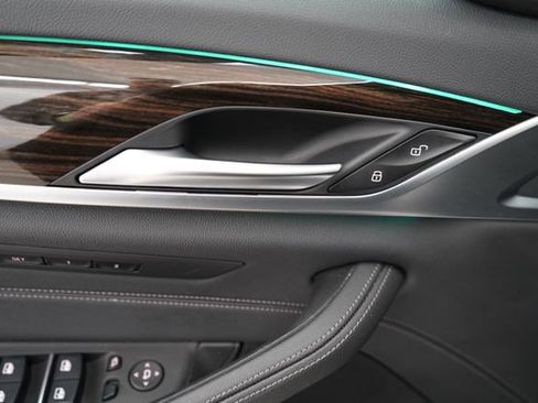 Used 2023 BMW 530e xDrive w/ Convenience Package image 27