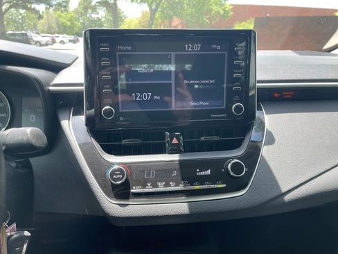 Used 2021 Toyota Corolla LE FWD image 18