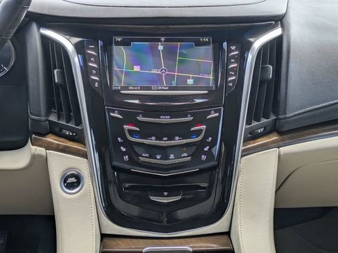 Used 2018 Cadillac Escalade Luxury image 21