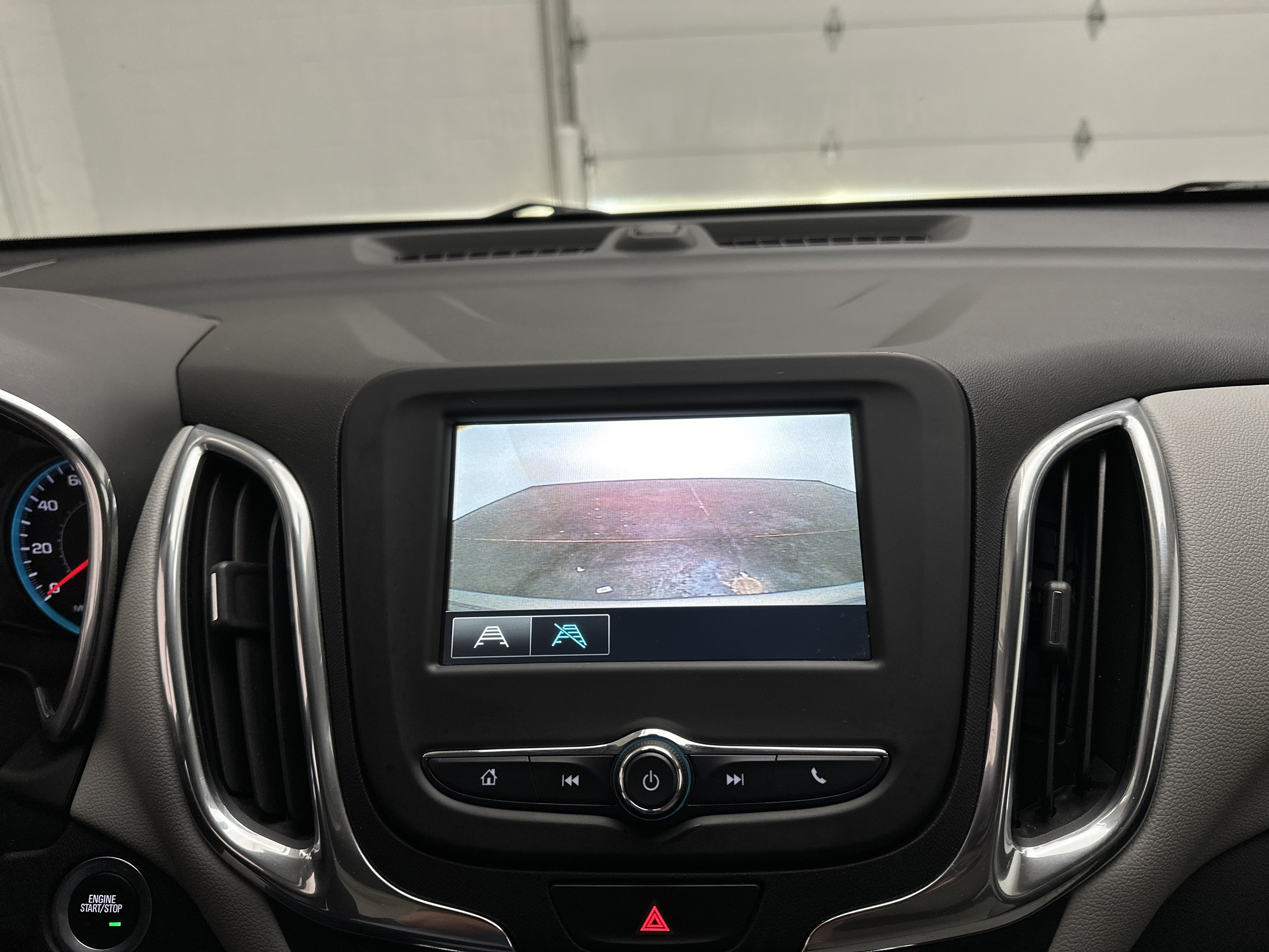 Used 2018 Chevrolet Equinox LT AWD/4WD image 32