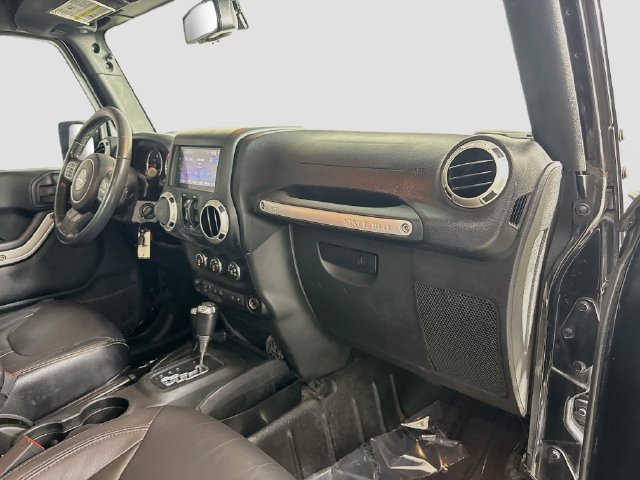Used 2018 Jeep Wrangler Unlimited Rubicon w/ Cold Weather Group AWD/4WD image 29