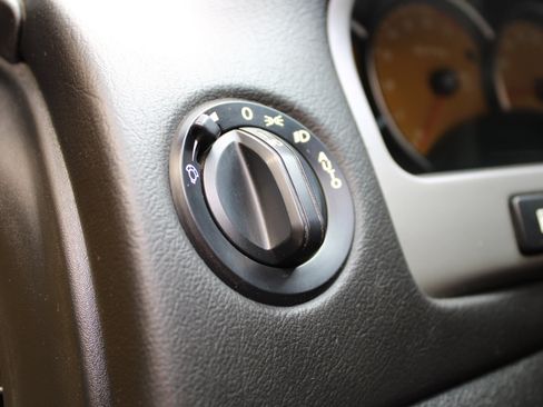 Used 2005 Pontiac GTO image 35