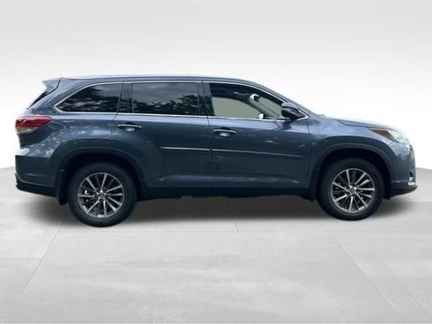 Used 2019 Toyota Highlander XLE AWD/4WD image 6