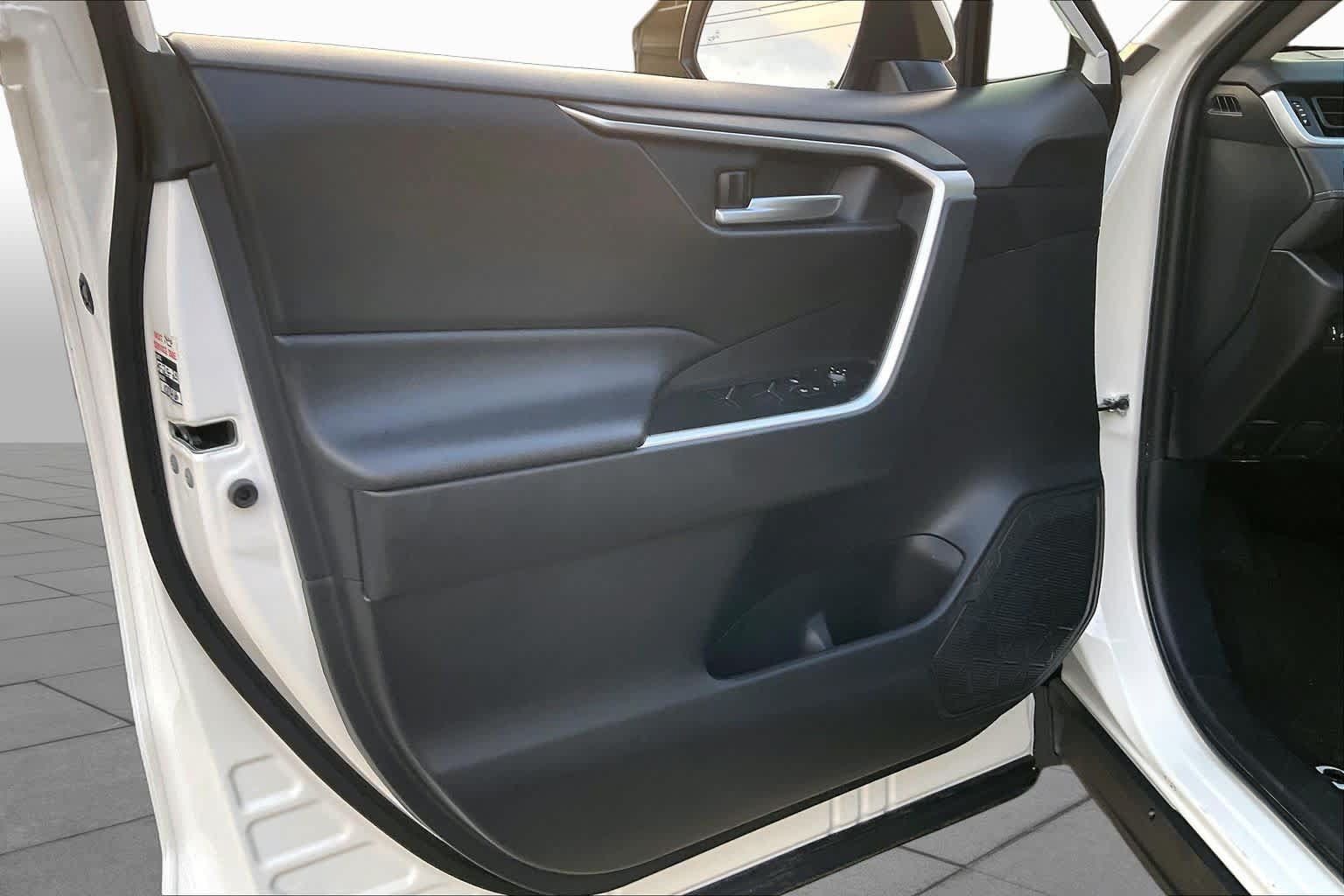 Used 2025 Toyota RAV4 XLE w/ Weather Package FWD image 20