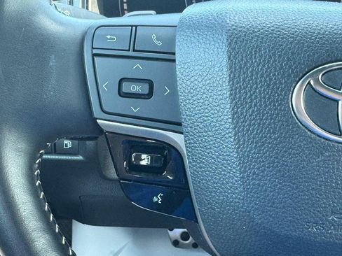 Used 2025 Toyota Camry SE FWD image 19
