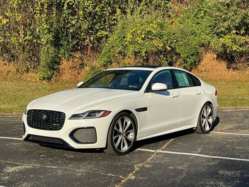 Used 2022 Jaguar XF R-Dynamic SE image 7