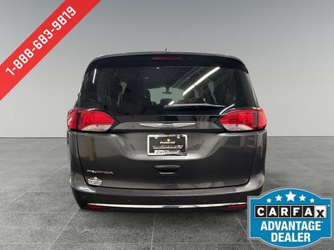 Used 2018 Chrysler Pacifica Touring-L FWD image 24