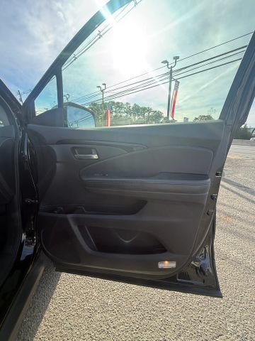 Used 2017 Honda Pilot Touring image 9