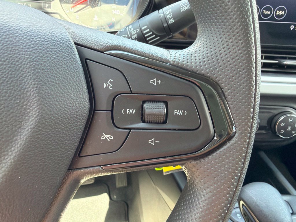 Used 2026 Chevrolet Trax LS FWD image 25
