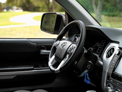 Used 2018 Toyota Tundra SR5 image 15