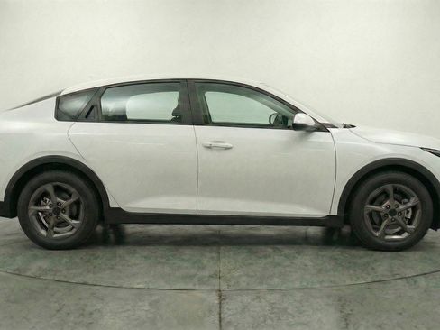 Used 2025 Kia K4 LXS image 11