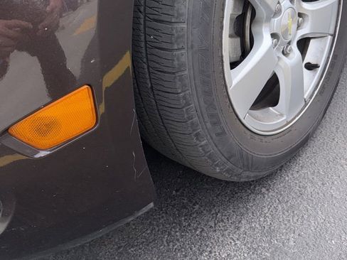 Used 2015 Chevrolet Cruze LT w/ Technology Package image 4