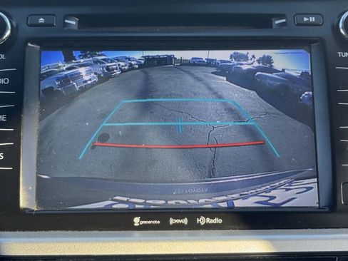 Used 2019 Toyota Highlander SE FWD image 23