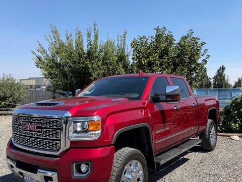 Used 2018 GMC Sierra 2500 Denali w/ Duramax Plus Package AWD/4WD image 1