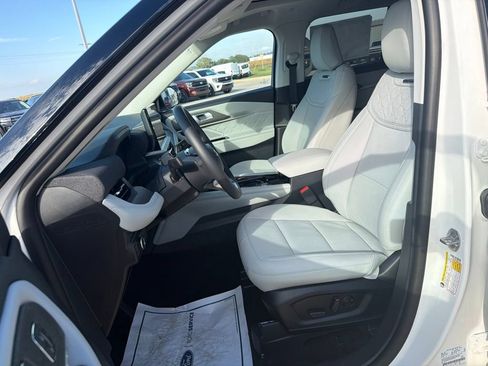 New 2026 Ford Explorer Platinum w/ LUX Leather Package AWD/4WD image 10