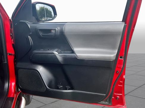 Used 2016 Toyota Tacoma SR RWD image 22