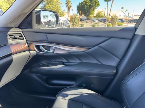 Used 2015 INFINITI Q70 3.7 w/ Deluxe Touring Package image 16