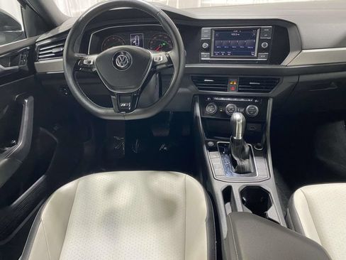 Used 2019 Volkswagen Jetta R-Line w/ R-Line Cold Weather Package FWD image 10