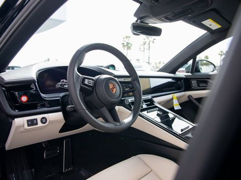 New 2026 Porsche Panamera 4 image 4