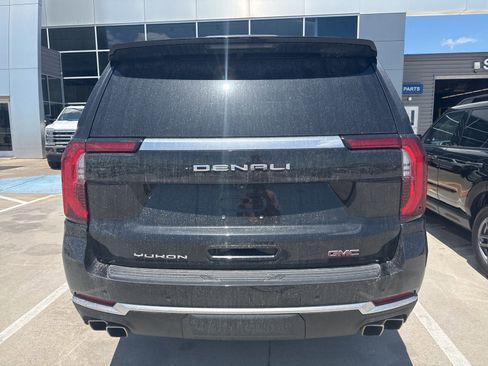 Used 2025 GMC Yukon Denali RWD image 3