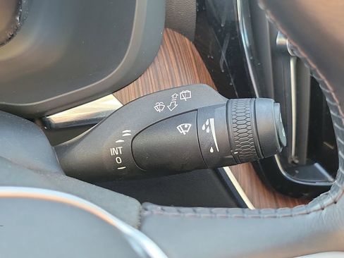 Used 2021 Volvo XC60 T5 Momentum w/ Advanced Package image 16