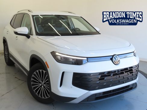 New 2026 Volkswagen Tiguan S FWD image 1