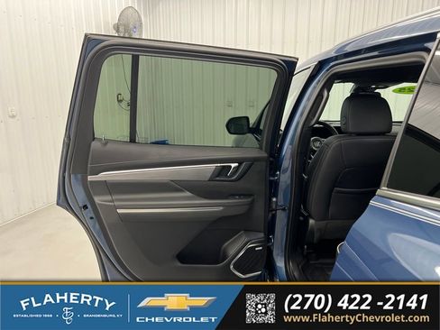 Used 2025 Buick Enclave Preferred w/ Power Package FWD image 10
