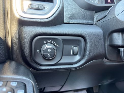 Used 2025 RAM 2500 Big Horn AWD/4WD image 32