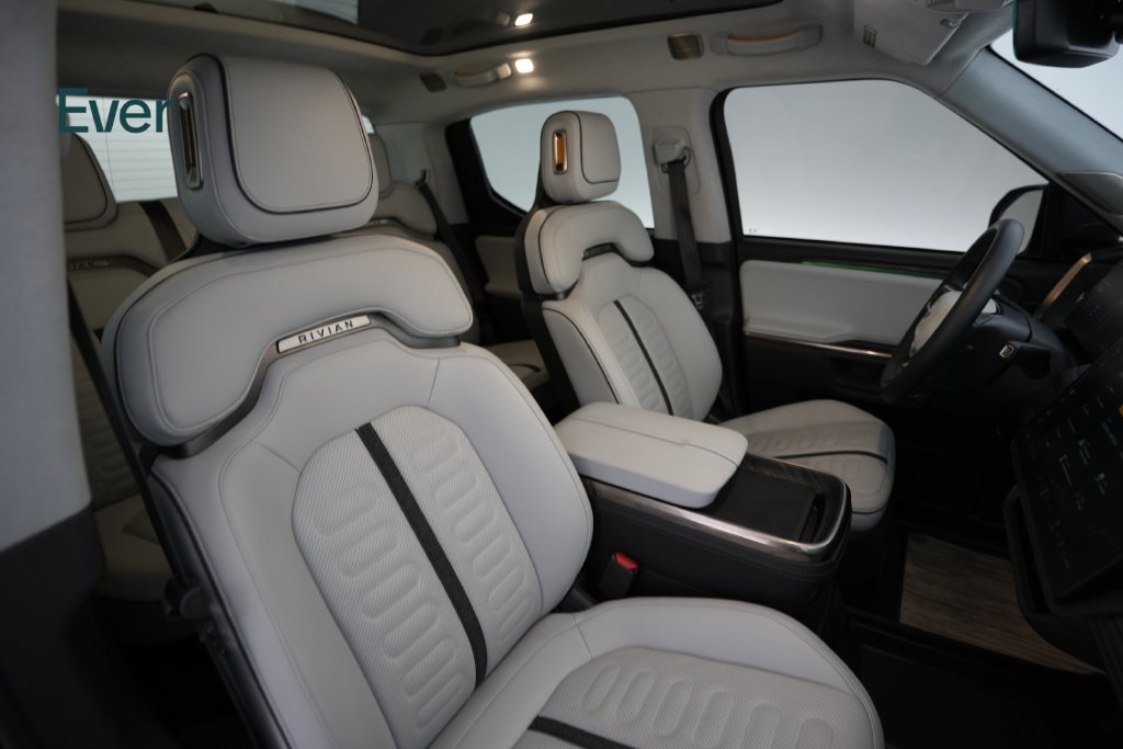 Used 2023 Rivian R1T Adventure Dual AWD/4WD image 24