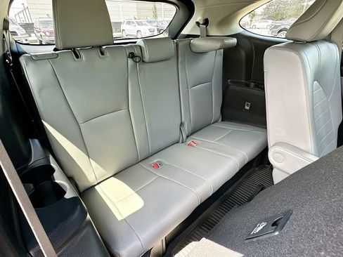 Used 2022 Toyota Highlander XLE AWD/4WD image 34