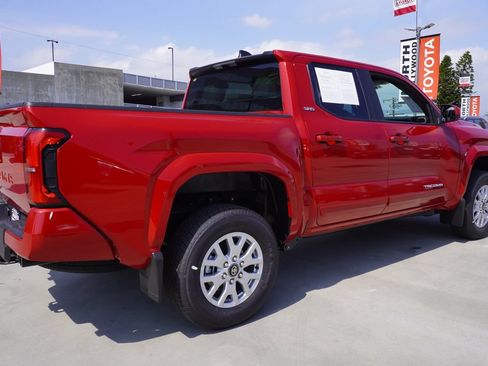 Certified 2026 Toyota Tacoma SR5 AWD/4WD image 7