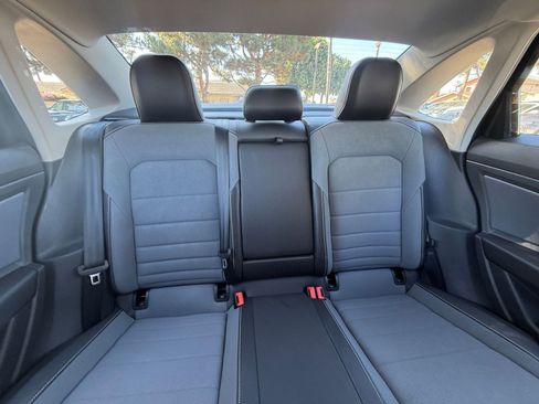 Used 2025 Volkswagen Jetta SE image 34