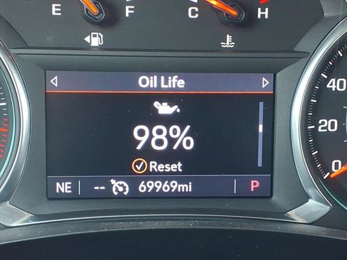 Used 2020 Chevrolet Traverse LT image 36