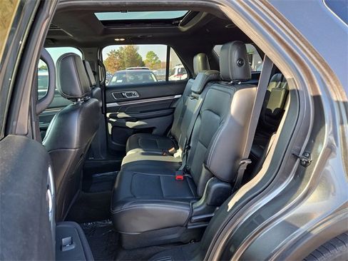 Used 2018 Ford Explorer Limited image 16
