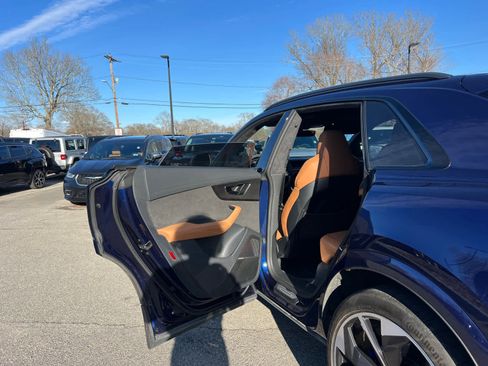 Used 2022 Audi RS Q8 w/ Carbon Optic Package image 33