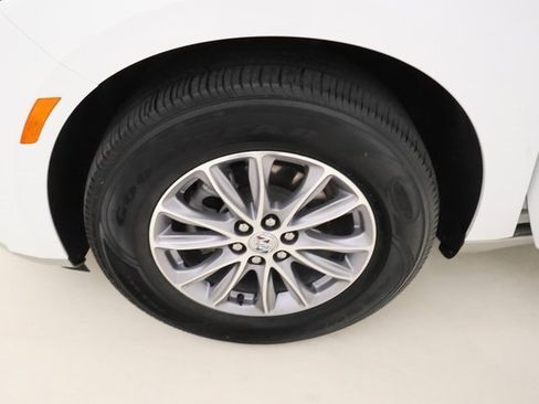 Used 2024 Buick Enclave Essence w/ Technology Package image 6