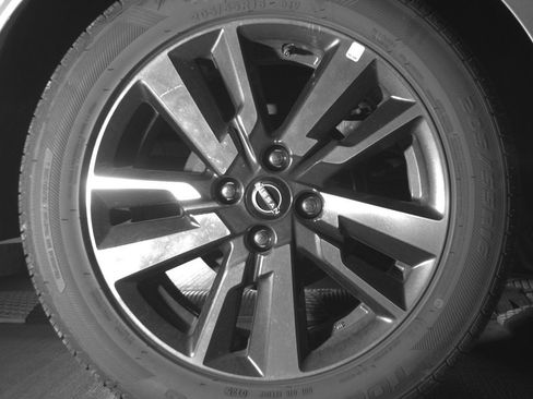 Used 2025 Nissan Versa SV w/ Trunk Package FWD image 15