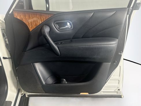 Used 2016 INFINITI QX80 4WD w/ Deluxe Technology Package image 36