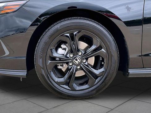 Used 2025 Honda Accord SE image 11