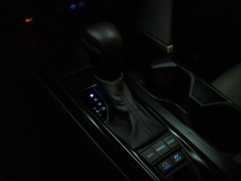 Used 2025 Toyota Camry SE w/ Convenience Package image 21