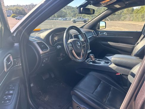 Used 2017 Jeep Grand Cherokee Overland AWD/4WD image 11