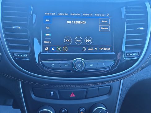 Certified 2022 Chevrolet Trax LT w/ LT Convenience Package image 7